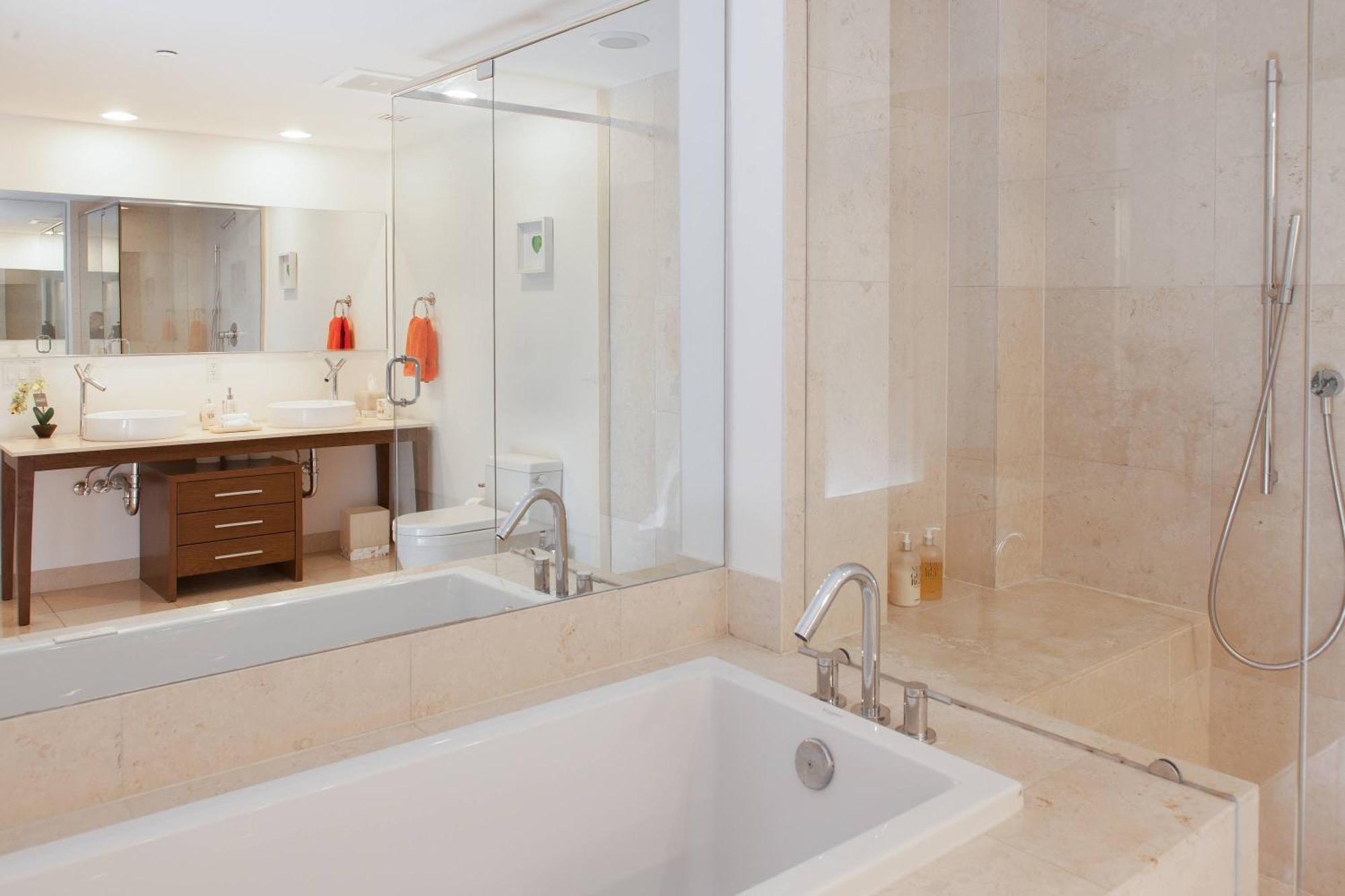 Mvr - Brickell Skyline & Epic Comfort